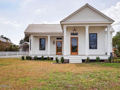 326 Carroll Ave, Bay Saint Louis, MS, 39520