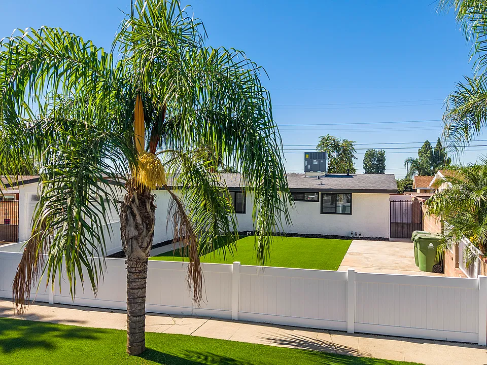 13047 Bradwell Ave