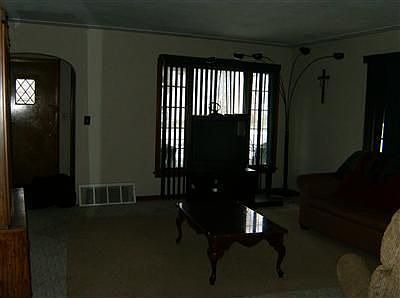 2nd image of 833 Highland Park Blvd