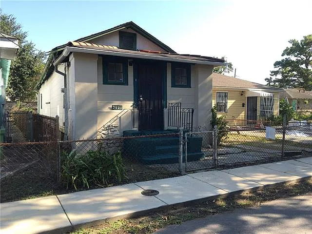 2 bed, 1.0 bath, 900 sqft, $1,000 — Photo 2