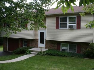 19 Kensington Dr, Littlestown, PA 17340