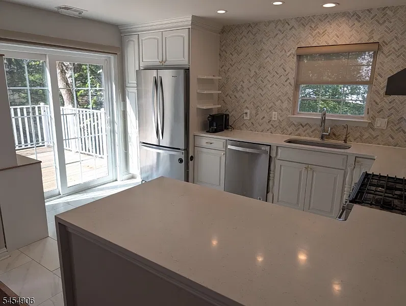 3 bed, 2.5 bath, $4,300 — Photo 3