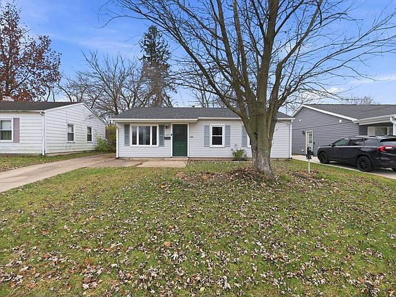 3rd image of 1045 Southlea Dr