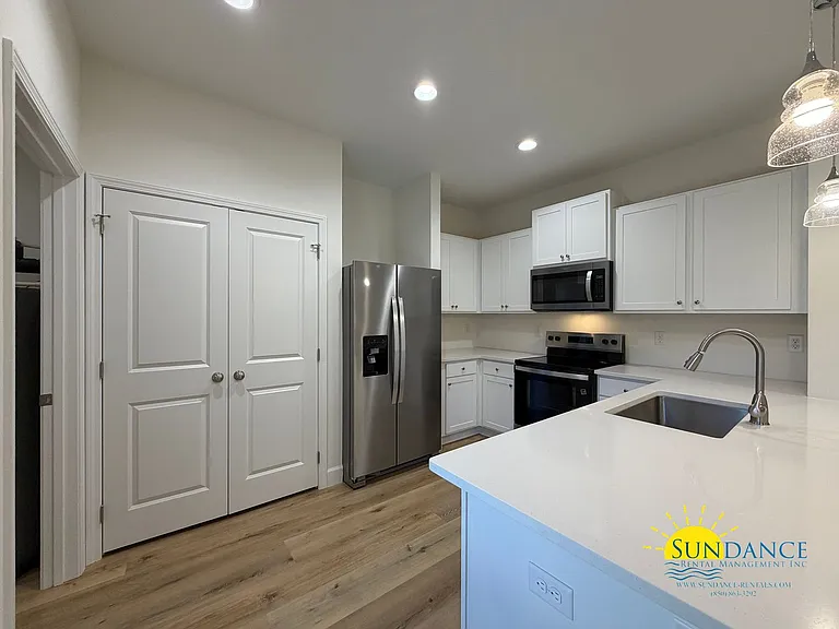 688 Reeves Dr #B — Photo 5