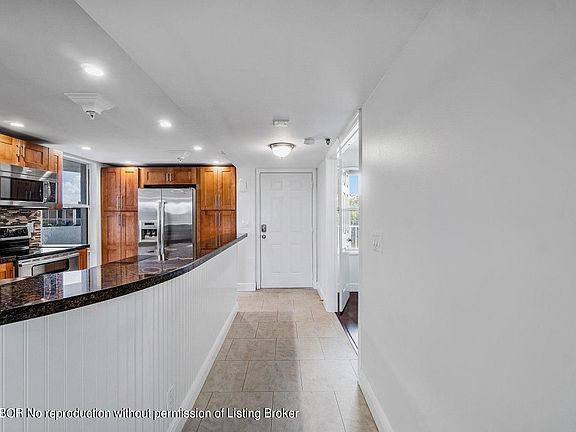 3rd image of 3901 S Flagler Dr APT 304