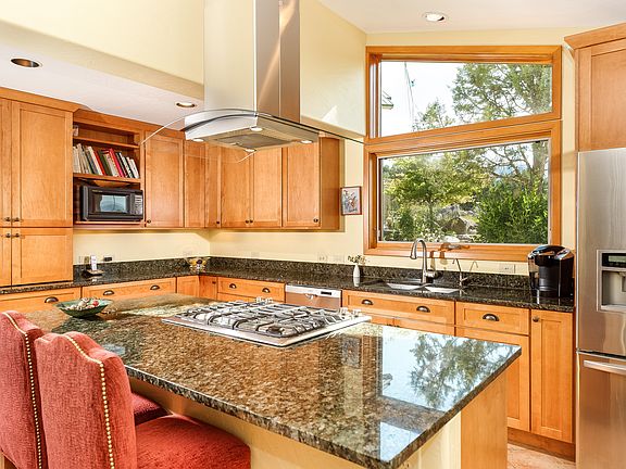 3rd image of 1680 Sunset Ln