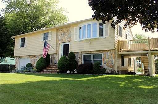 1st image of 49 Breezy Lake Dr