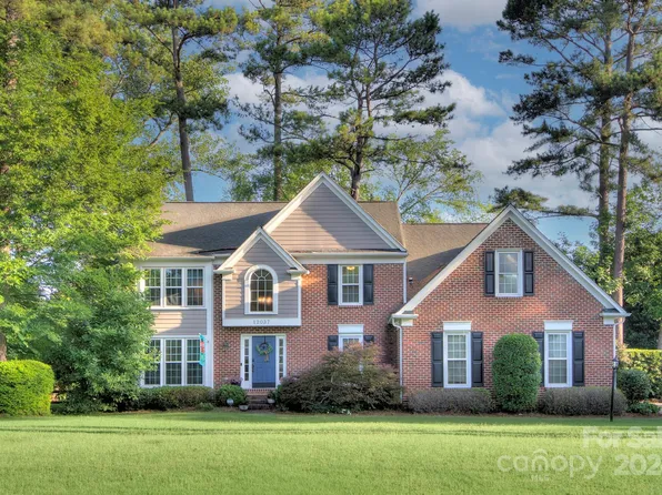 12037 Provincetowne Dr, Charlotte, NC 28277