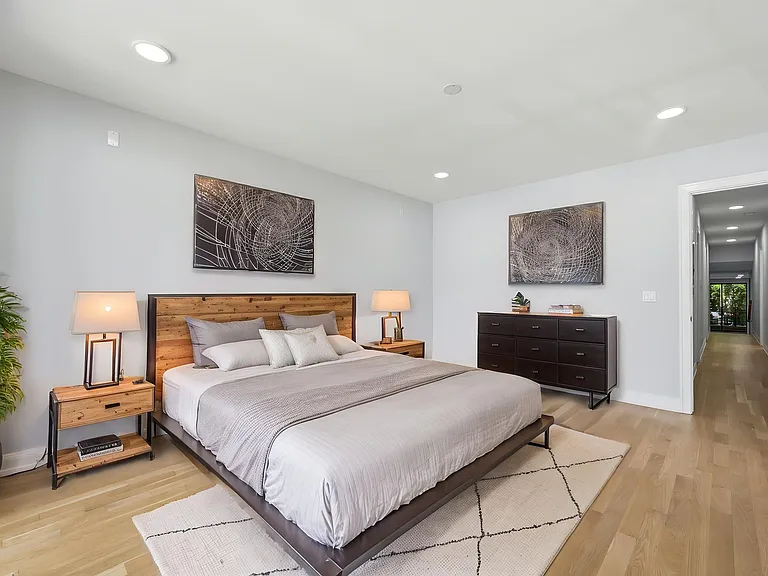 1827 N California Ave #1 — Photo 10