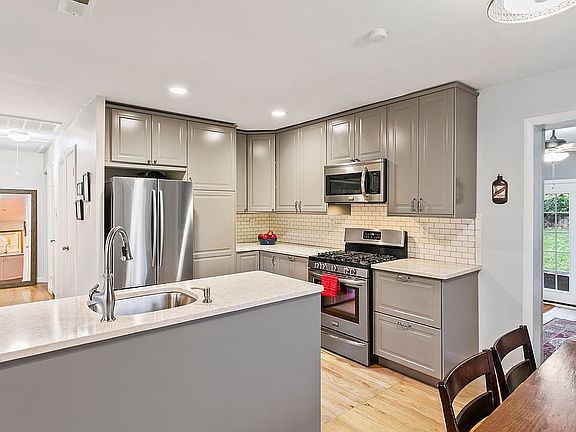 3rd image of 1507 N Ohio St
