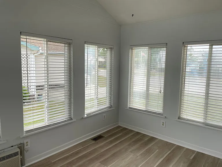 480 Saltaire Dr — Photo 15
