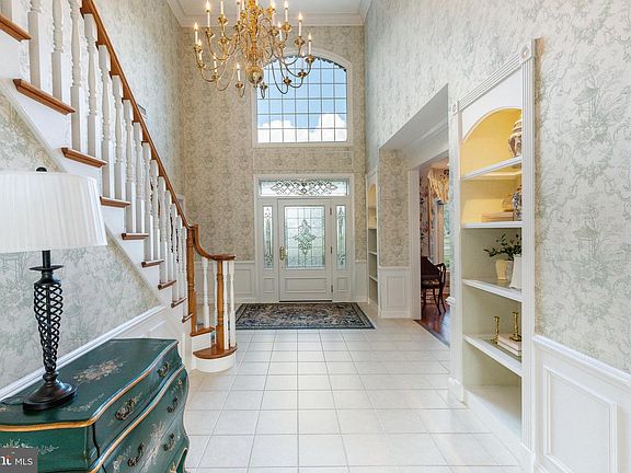 5th image of 500 Bell Ln