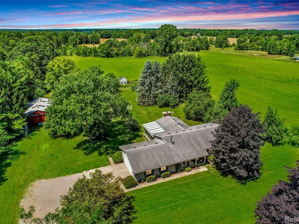595 N Cedar Rd, Fowlerville, MI 48836