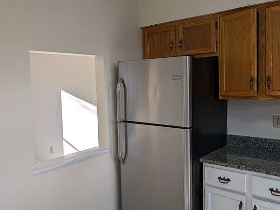 2nd image of 53 Knollwood Dr #A
