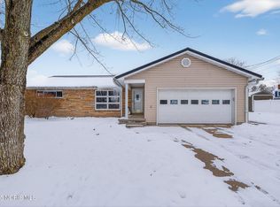 1744 Lora Ln, Defiance, OH 43512