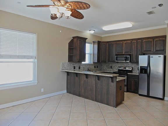 5th image of 200 Esperanza St #A-3