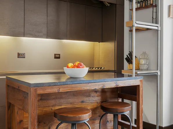 20 Pine Street image 5 of 6