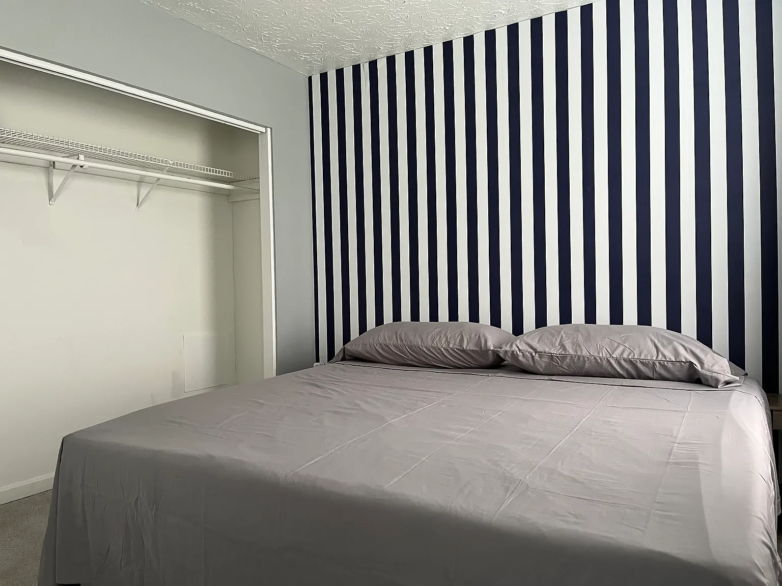 Clean king w/ blackout curtains 1mi to med center — Photo 4