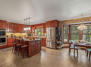 1300 Bonnie Ln, Brookfield, WI 53045