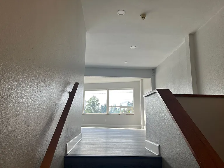 2111 State Ave NE — Photo 9