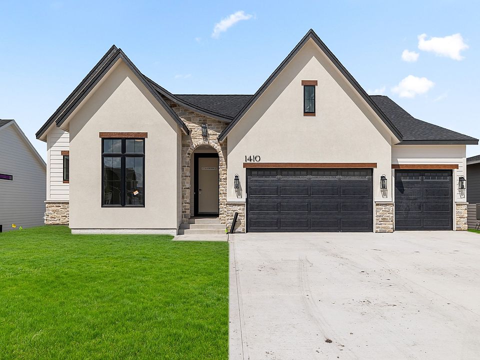 1st image of 1410 NW Alderleaf Dr