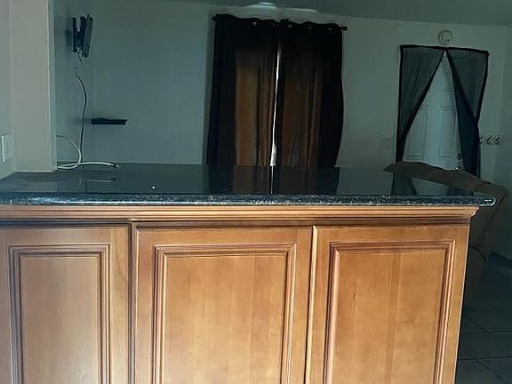 3rd image of 912 Amapola Ave APT 1/2