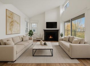 1340 Duchess Ave #406, West Vancouver, BC