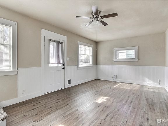 4th image of 820 W 1st Street