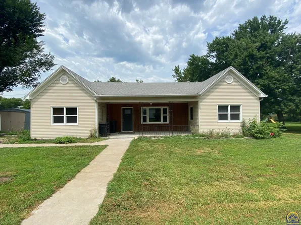 401 W 7th St, Emmett, KS 66422