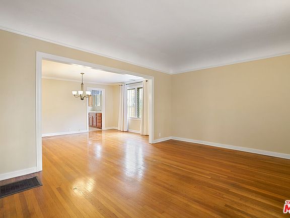 5th image of 828 N Orange Dr