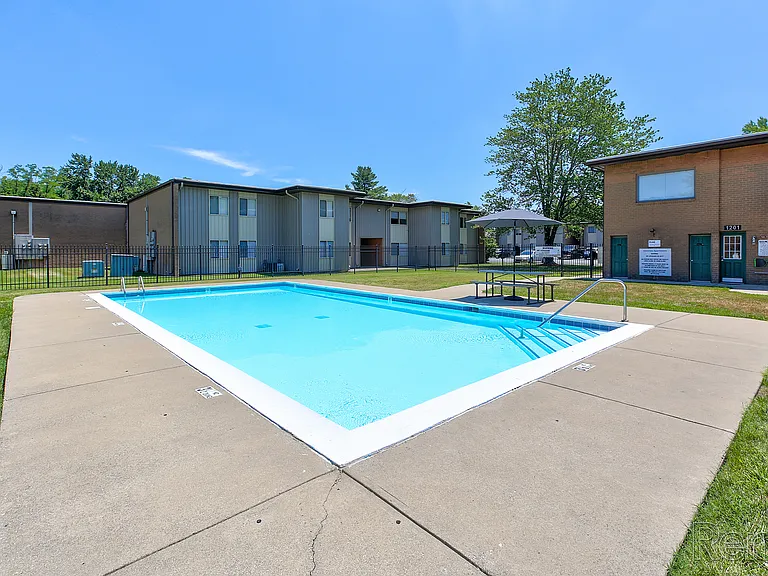 Glenview Apartments — Photo 13