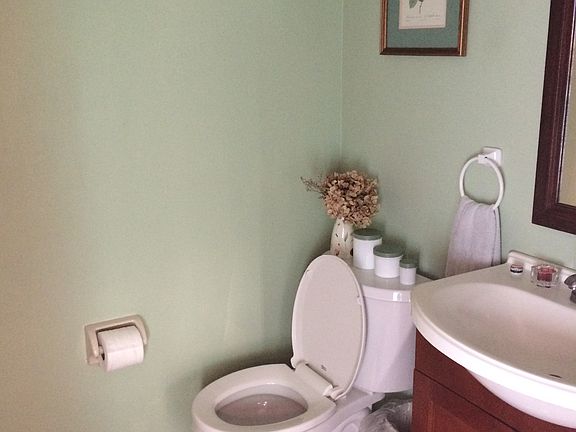 5th image of 170 Limewood Pl #E