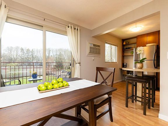4th image of 240 Wentworth Ave W APT 306