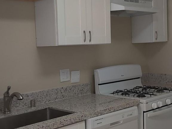 3rd image of 4223 Winona Ave #4223
