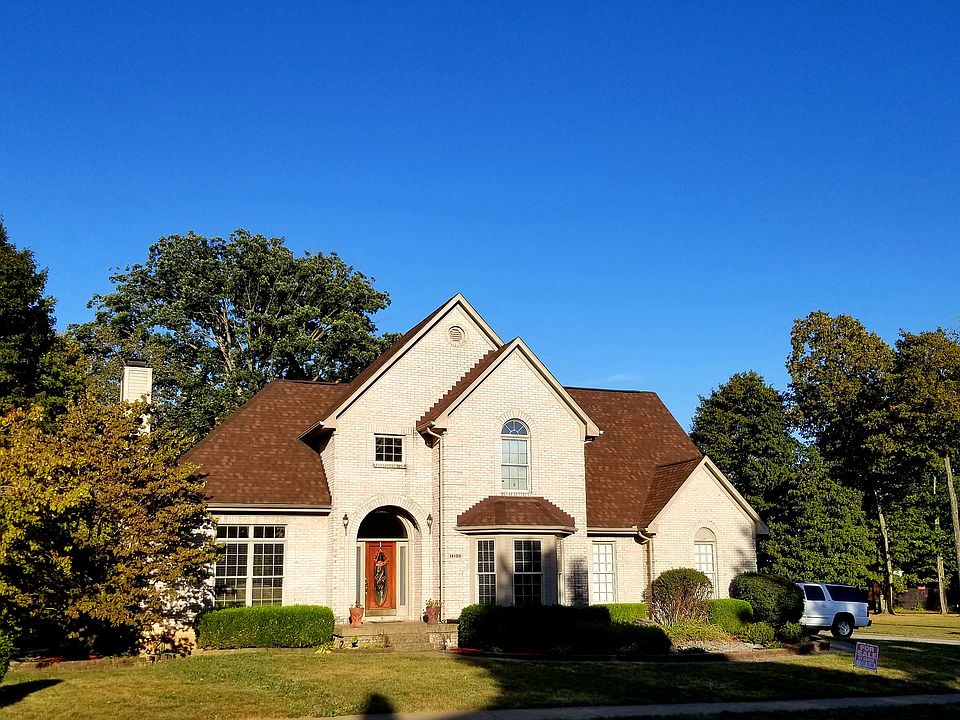  Spacious home on corner lot