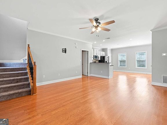 3rd image of 365 Whitehall Rd