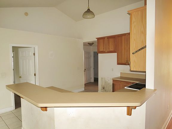 4th image of 831 Piney Village Loop