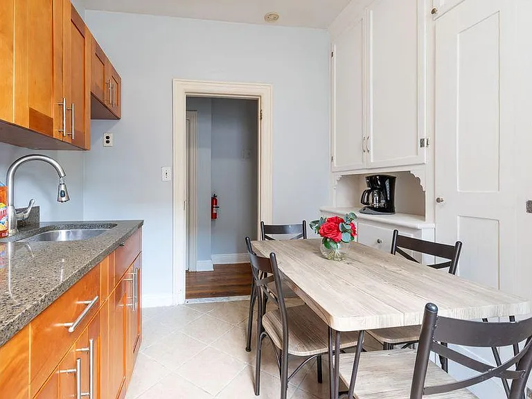 292 Harrison Ave #B4 — Photo 2
