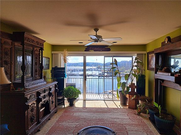 4th image of 100 Harbor Pl Unit 403