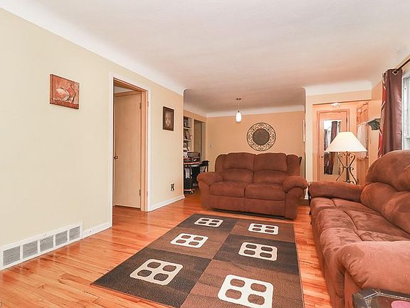 3rd image of 4418 Urban Dr