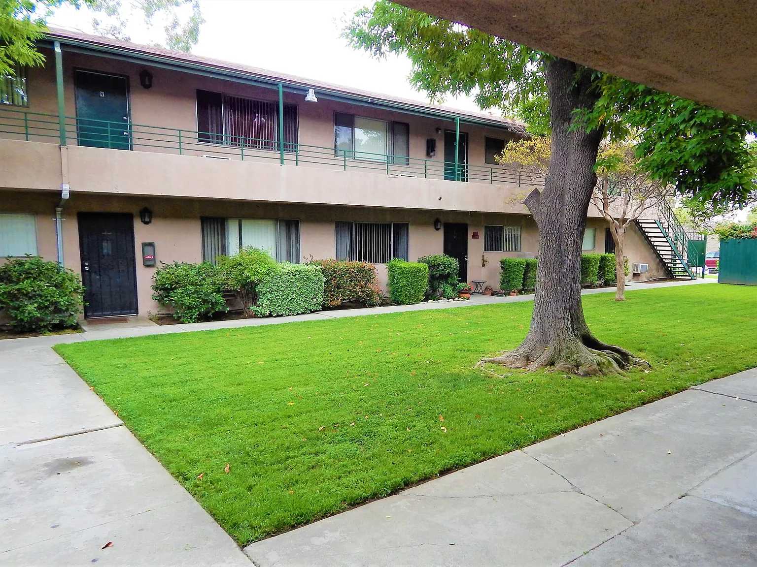 2 bed, 800 sqft, $1,900 — Photo 3