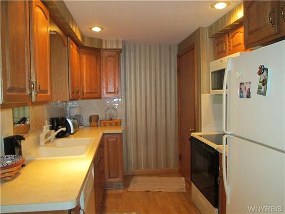 4th image of 20 E Felton St