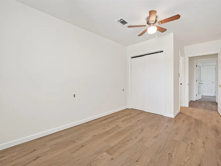 7950 Longridge Dr — Photo 23