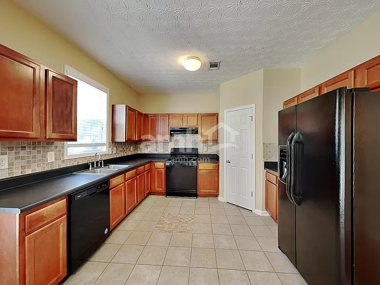 6165 Ambercrest Ct — Photo 3