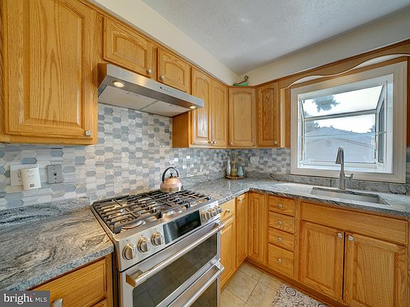 3rd image of 1 Skipworth Ct