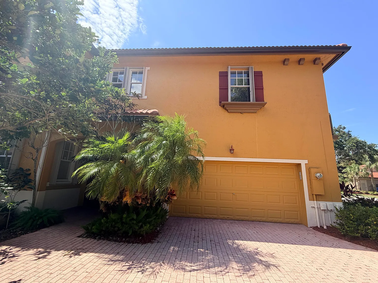 3 bed, 2.5 bath, 2029 sqft, $4,900 — Photo 3