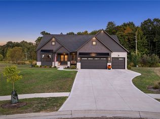 310 Heatherby Ln NE, Hartville, OH 44632