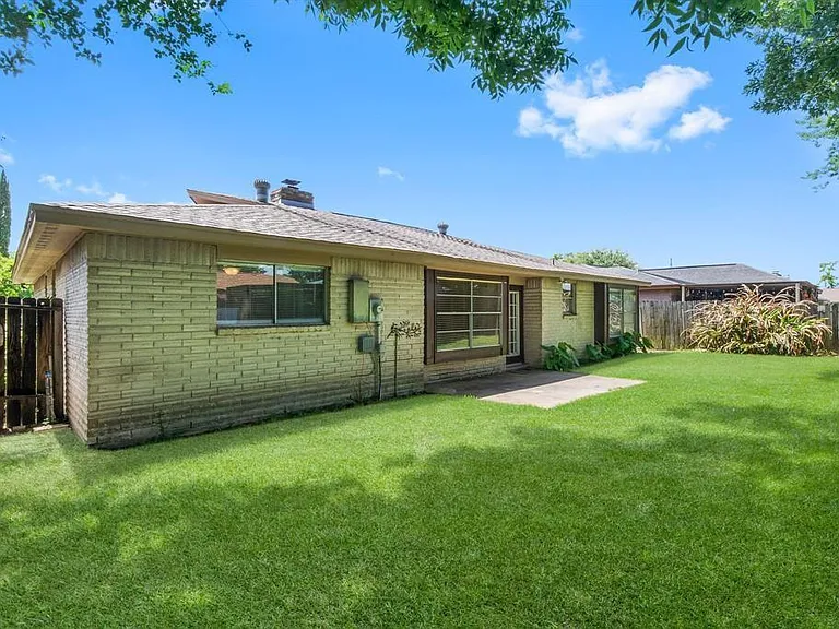 9718 Shady Tree Ln — Photo 23