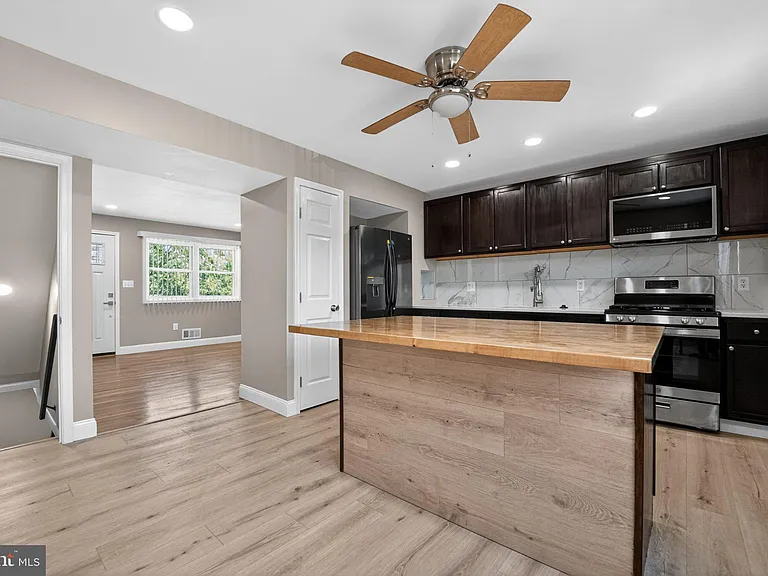 643 S Wickham Rd — Photo 7