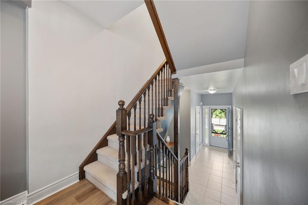 295 Pumpkin Pass, Hamilton, ON - View 4
